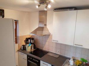 Küche mit moderner Einbauküche