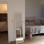 Wohnzimmer - Bett und Küche.jpg