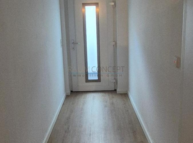 Flur Blick zur Eingangstüre
