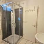 Bad Dusche mit Duschabtrennung